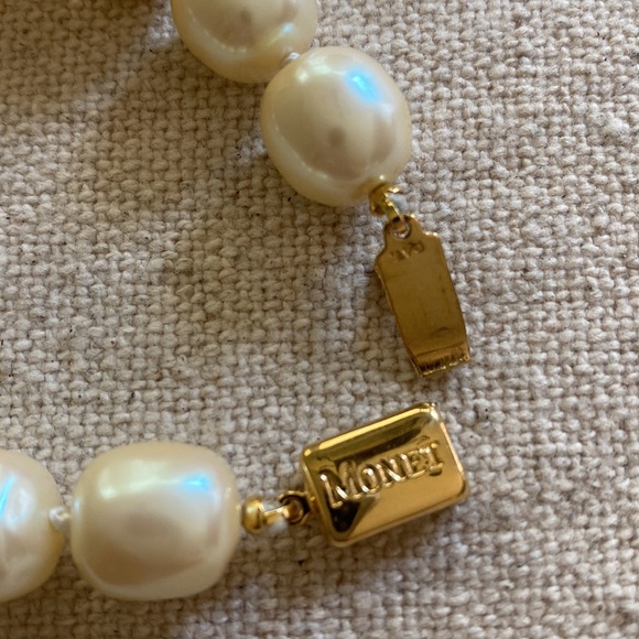 Monet, 13-Freshwater Pearls w/ Gold snap closure, hand knot, brand new condition - Picture 4 of 8